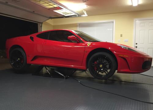 Elevador Portátil QuickJack con Ferrari F430