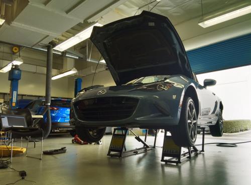 QuickJack eleva auto Mazda