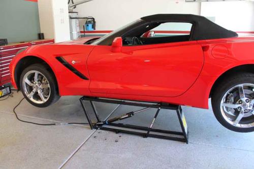 Subiendo un Corvette rojo