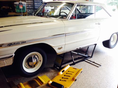 Trabajando en un Ford Galaxie 500