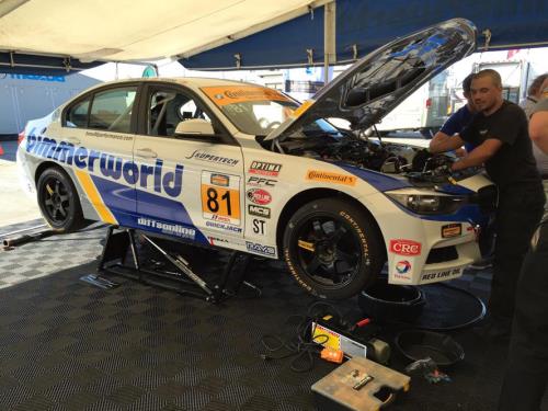 El carro de Hartanto en un QuickJack